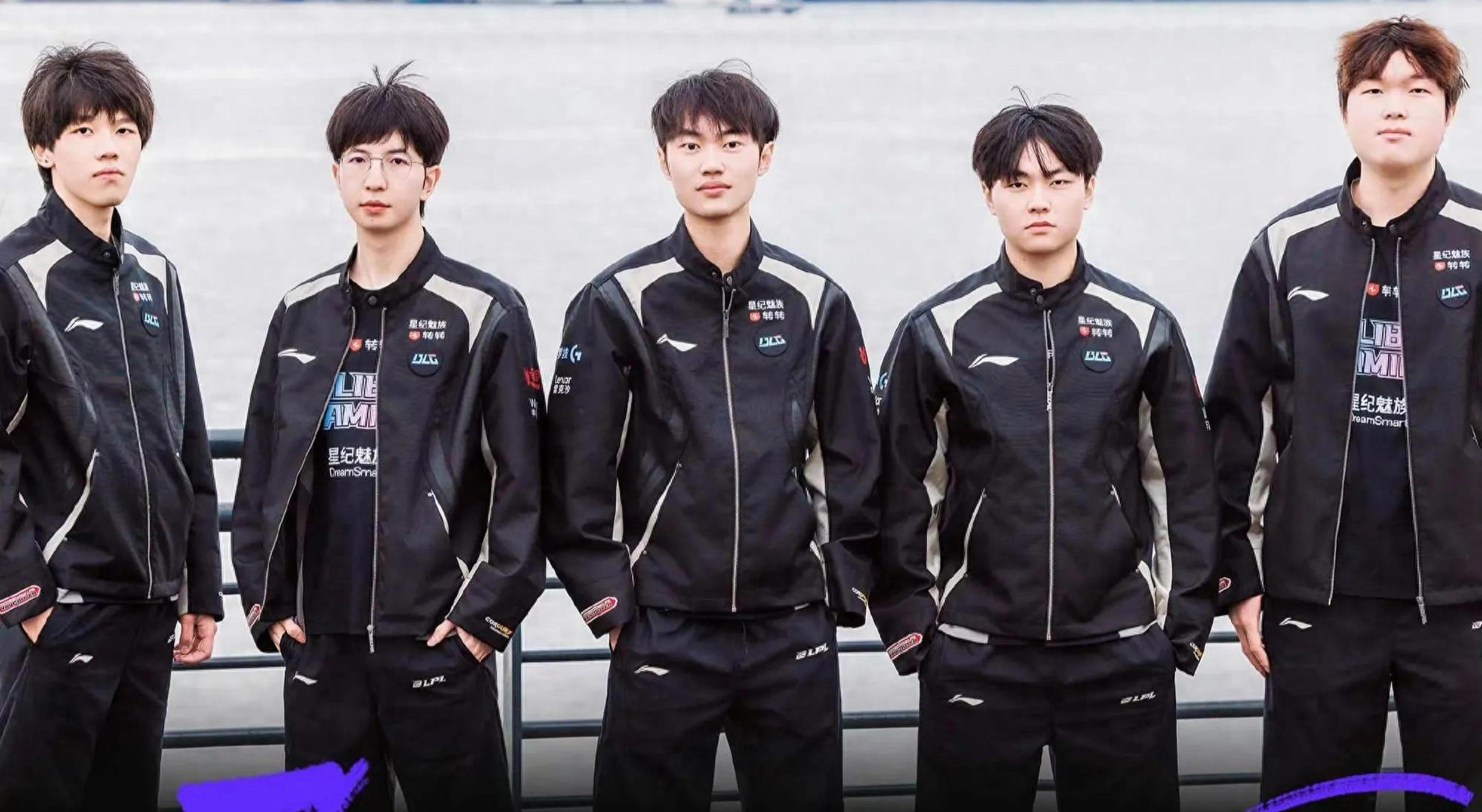 崭露头角的 崭露头角的